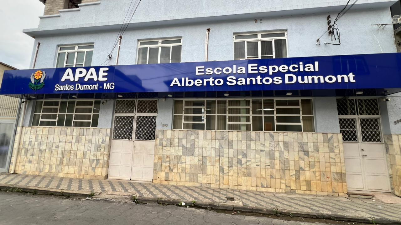 Vídeo: deputado Roberto Andrade visita Apae de Santos Dumont